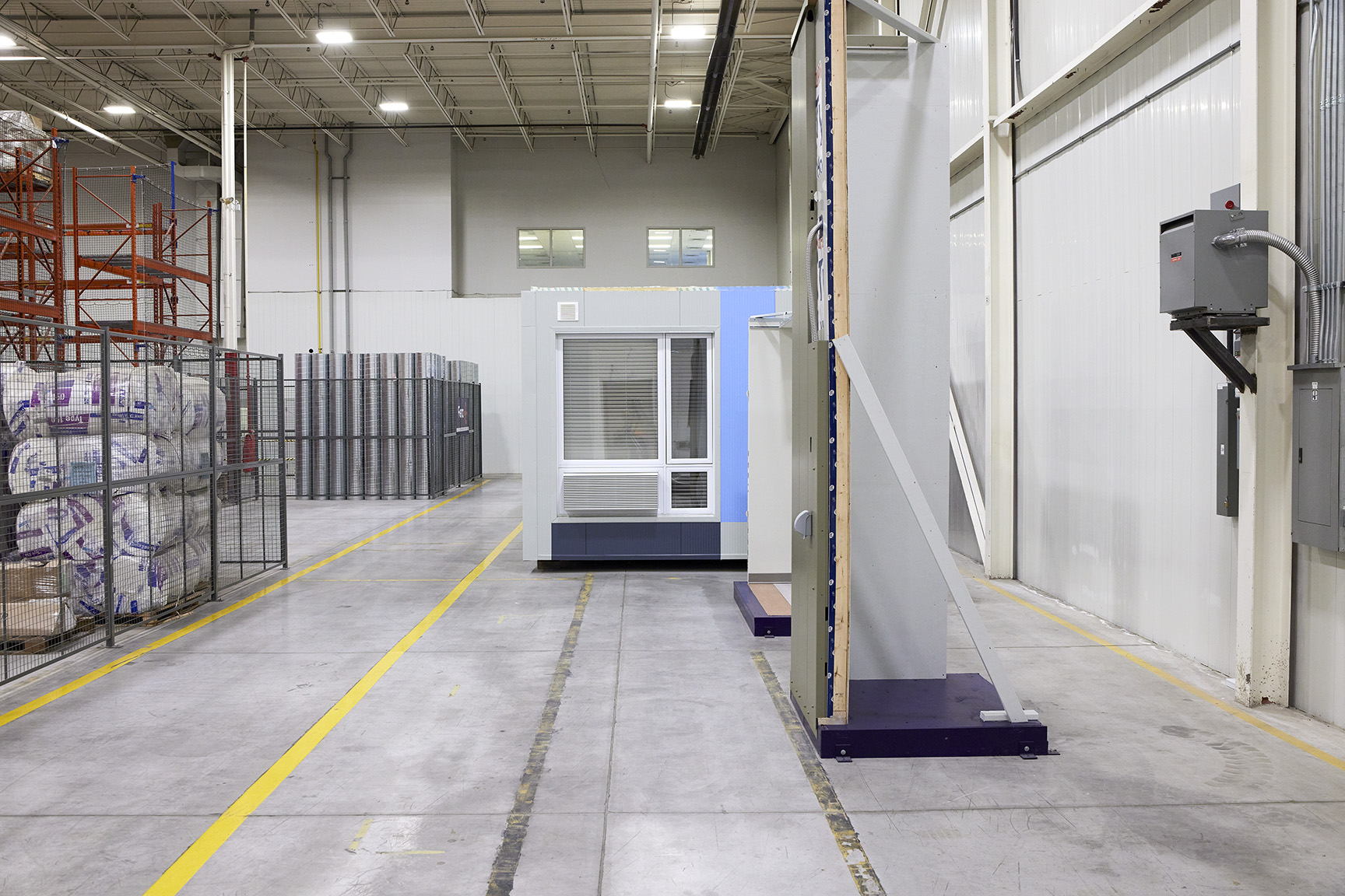 Interior of Modular Building manufacturing<br />
plant<br />
